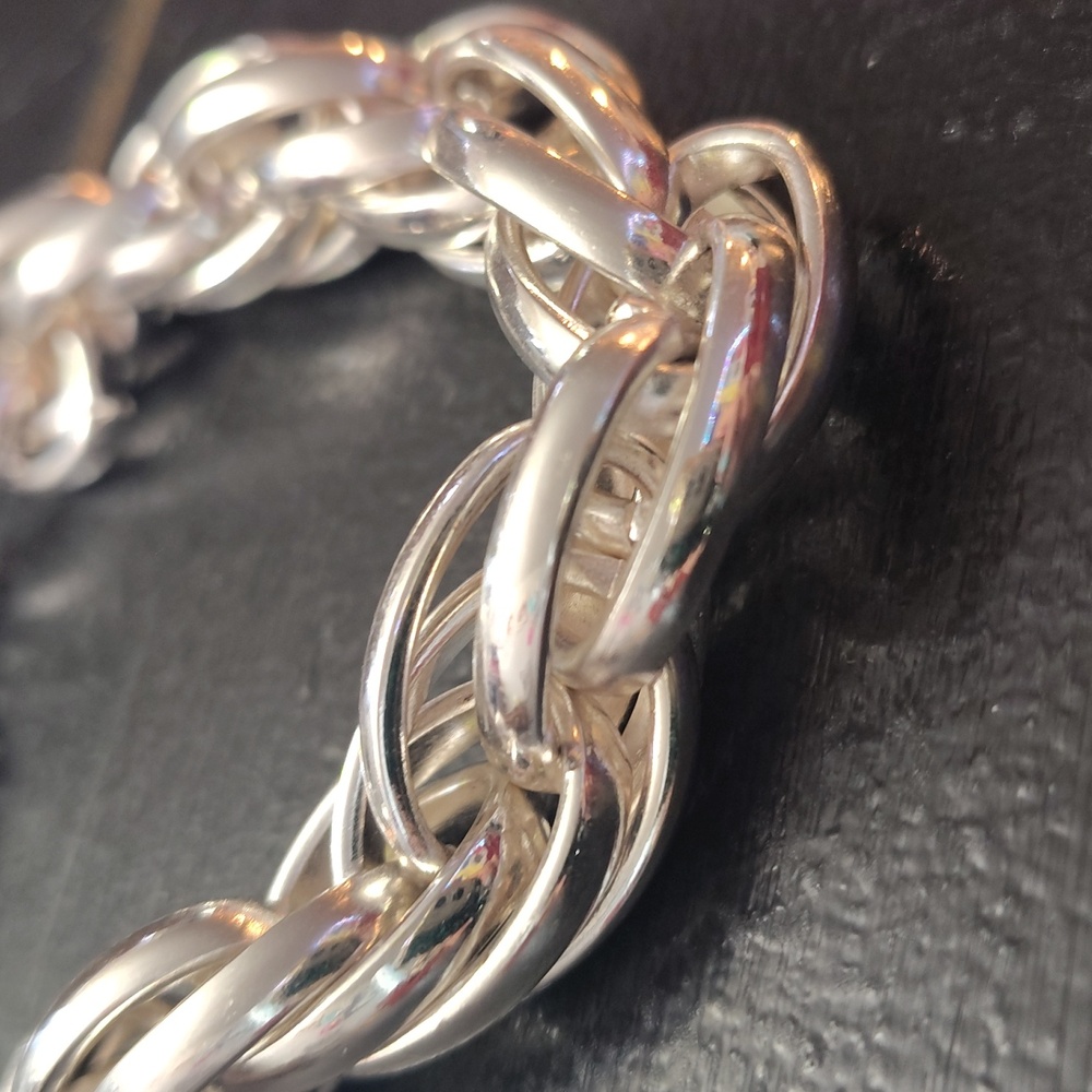 Elegant Silver Chain Bracelet - Picture 3 of 12